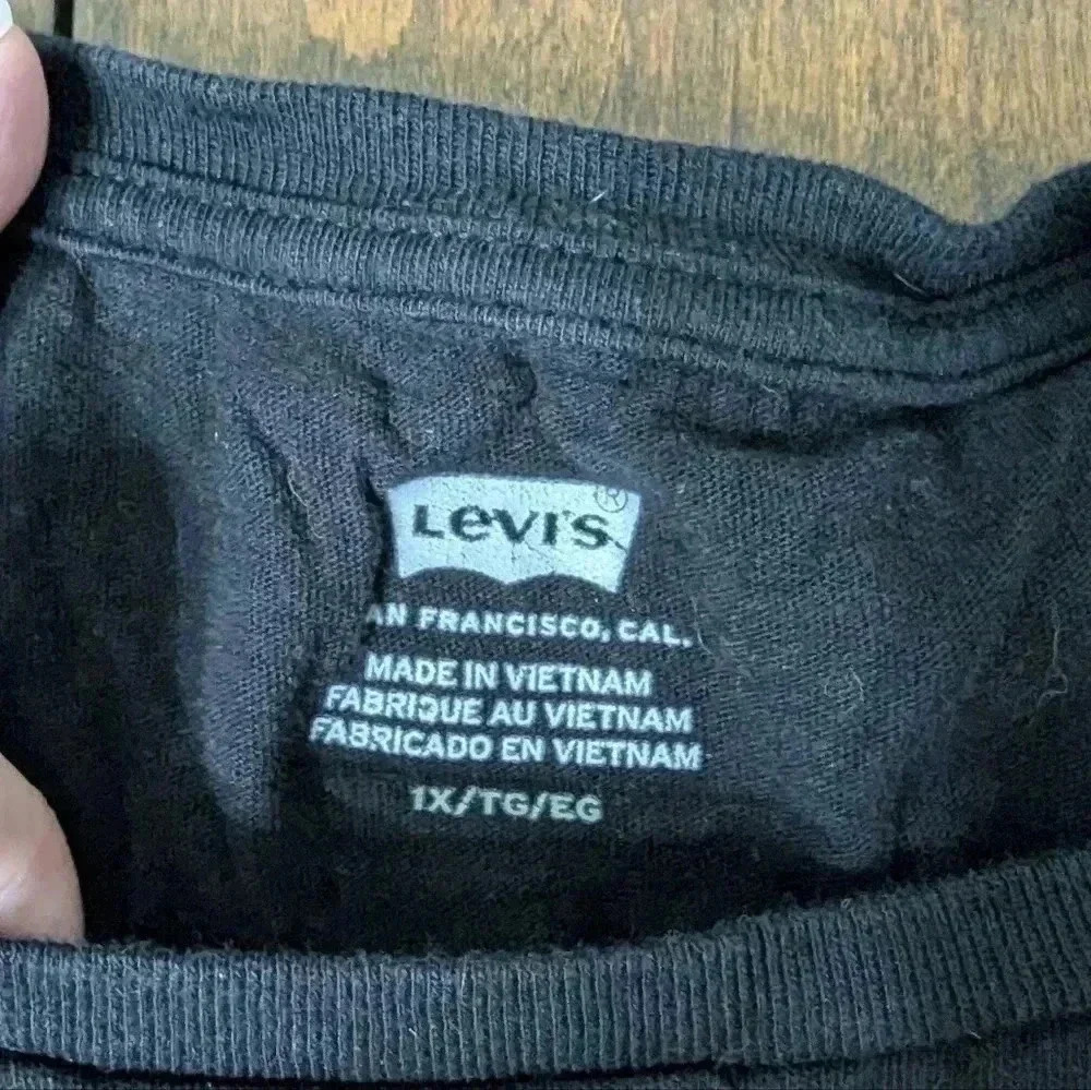 2/$10 Levi's Plus Black Tee - Picture 4 of 5